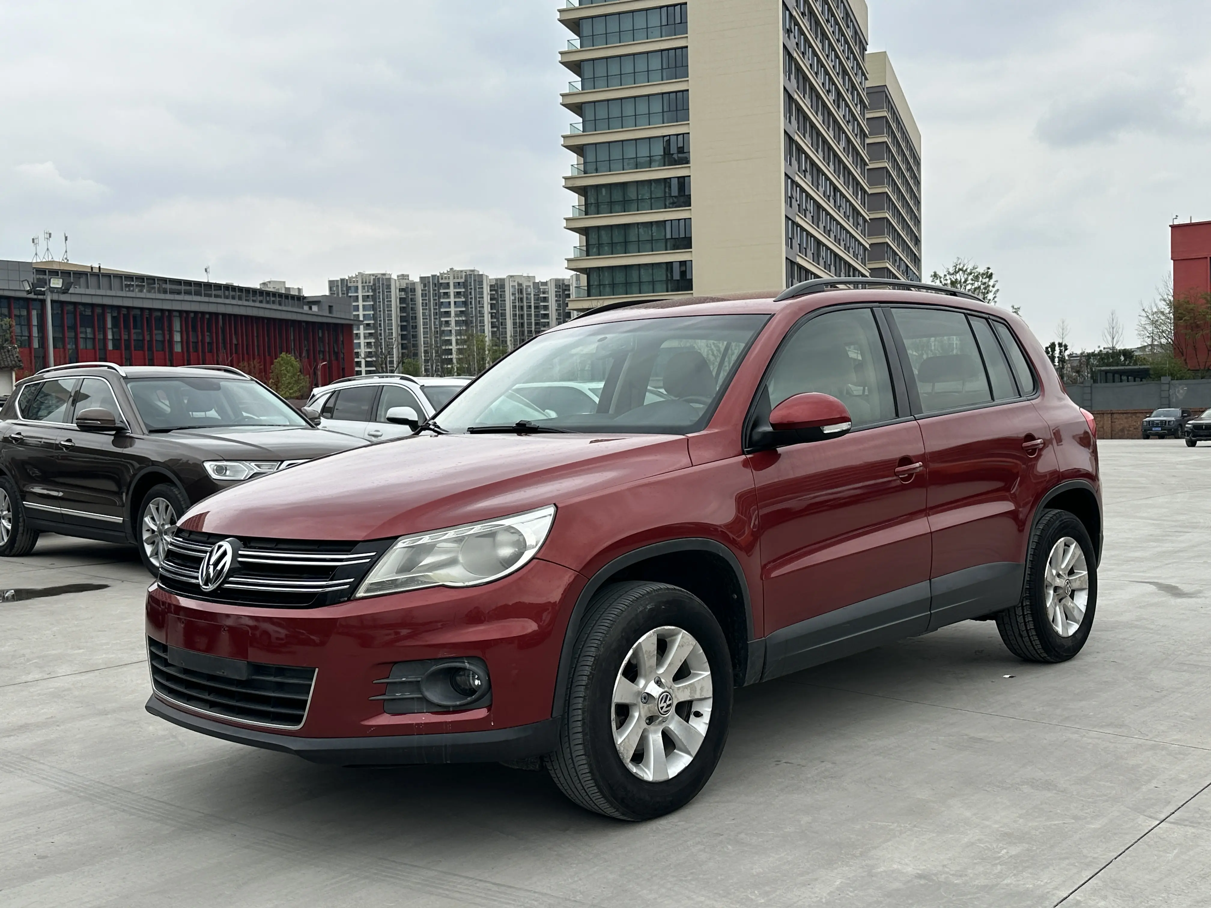 Volkswagen Tiguan (Tharu)