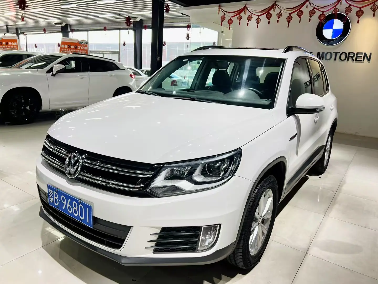 Volkswagen Tiguan (Tharu)