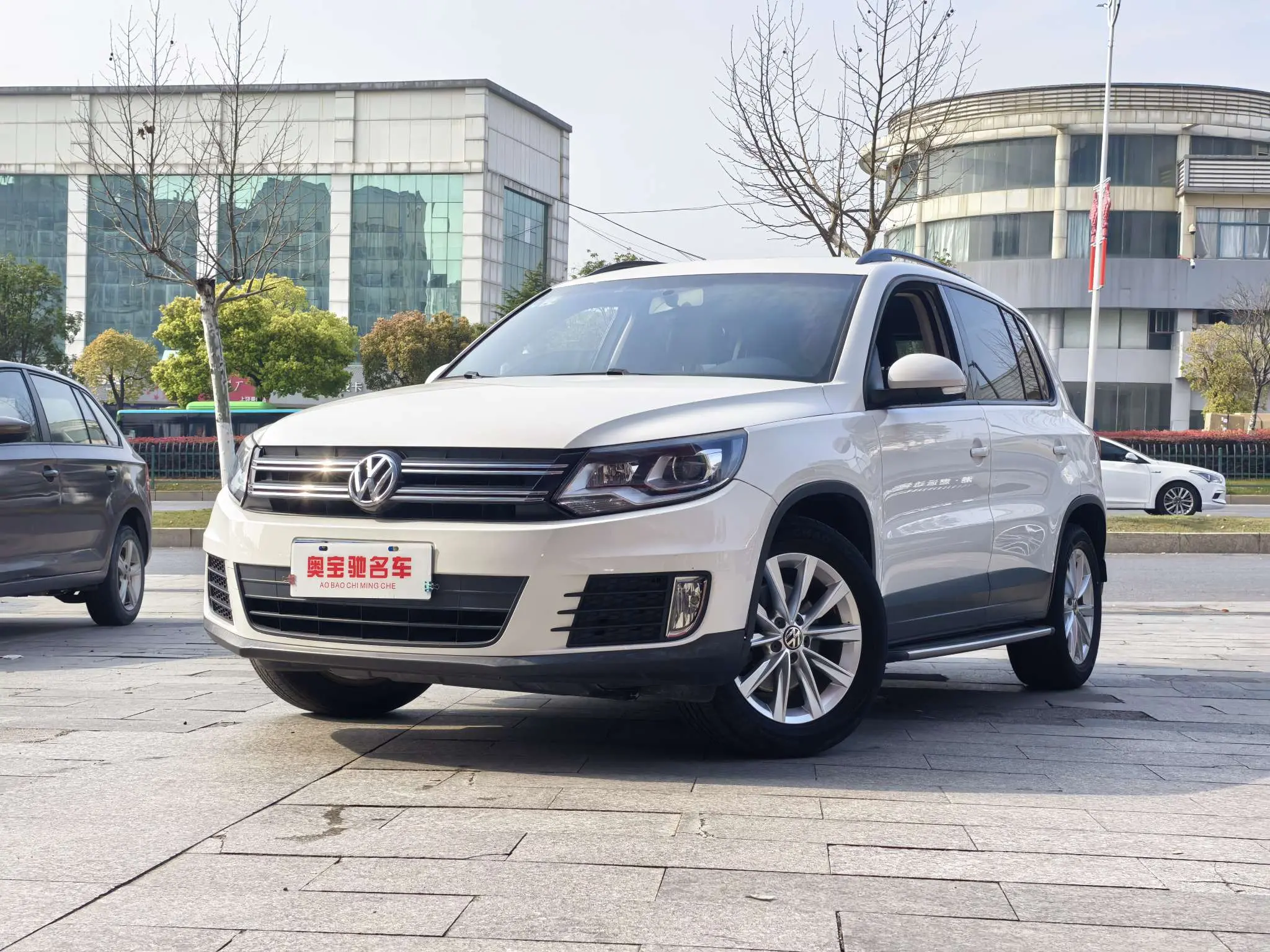 Volkswagen Tiguan (Tharu)