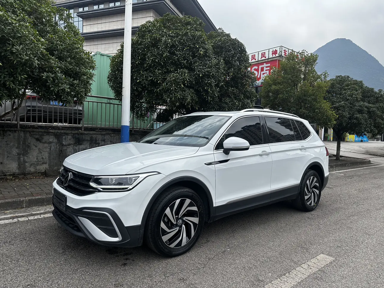 Volkswagen Tiguan L