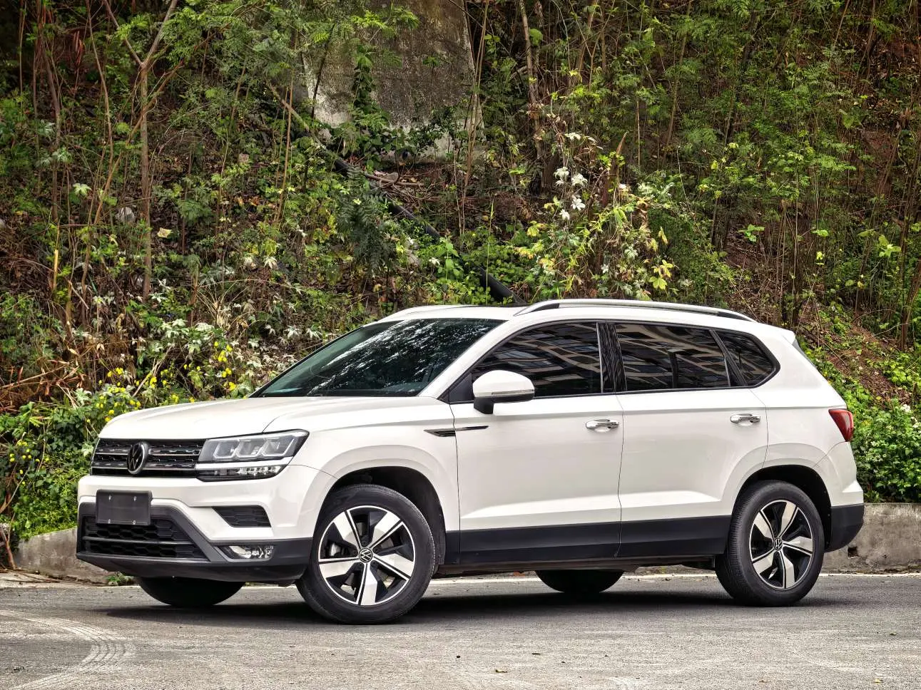 Volkswagen Tharu