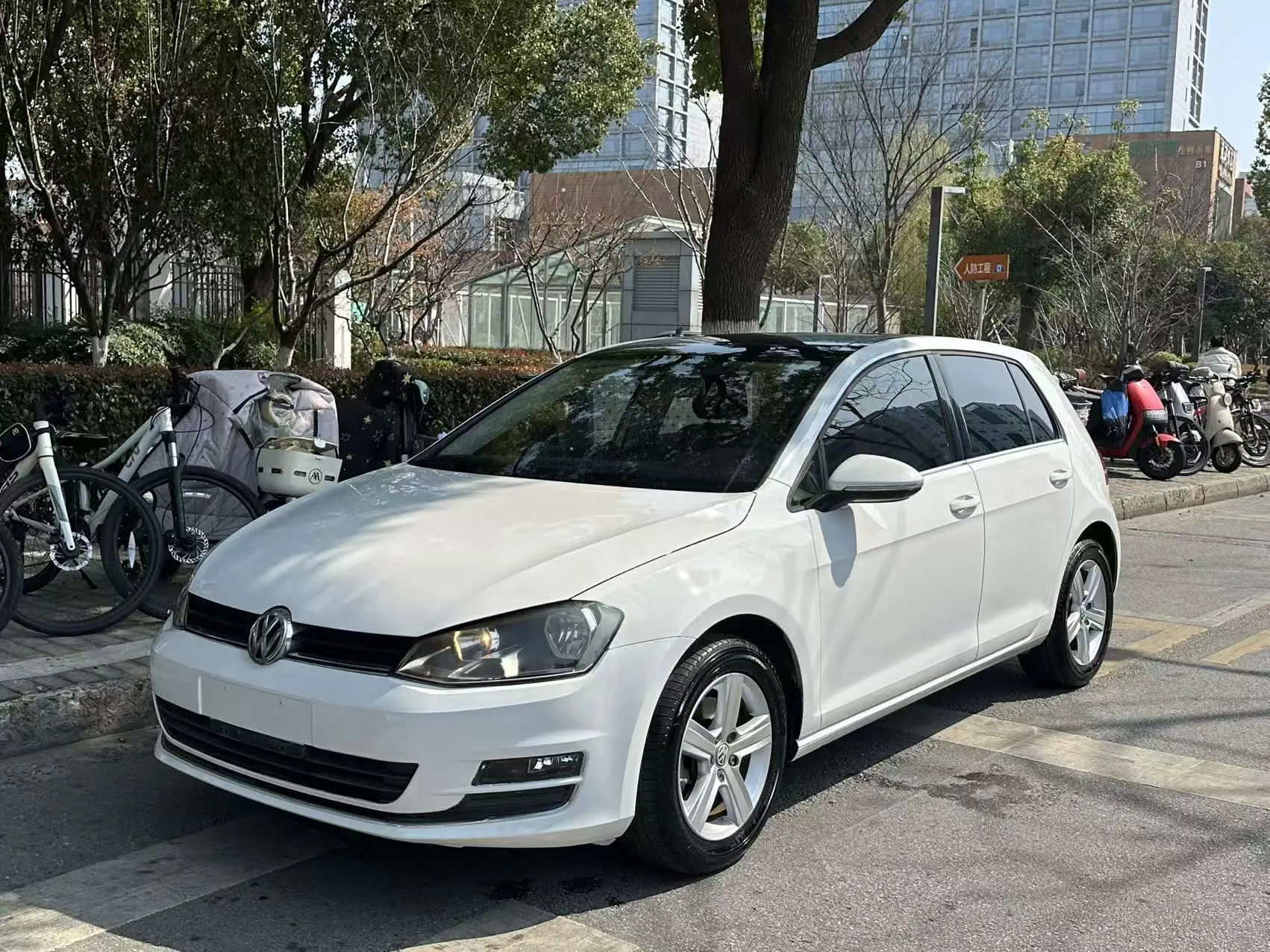 Volkswagen Golf  из Китая