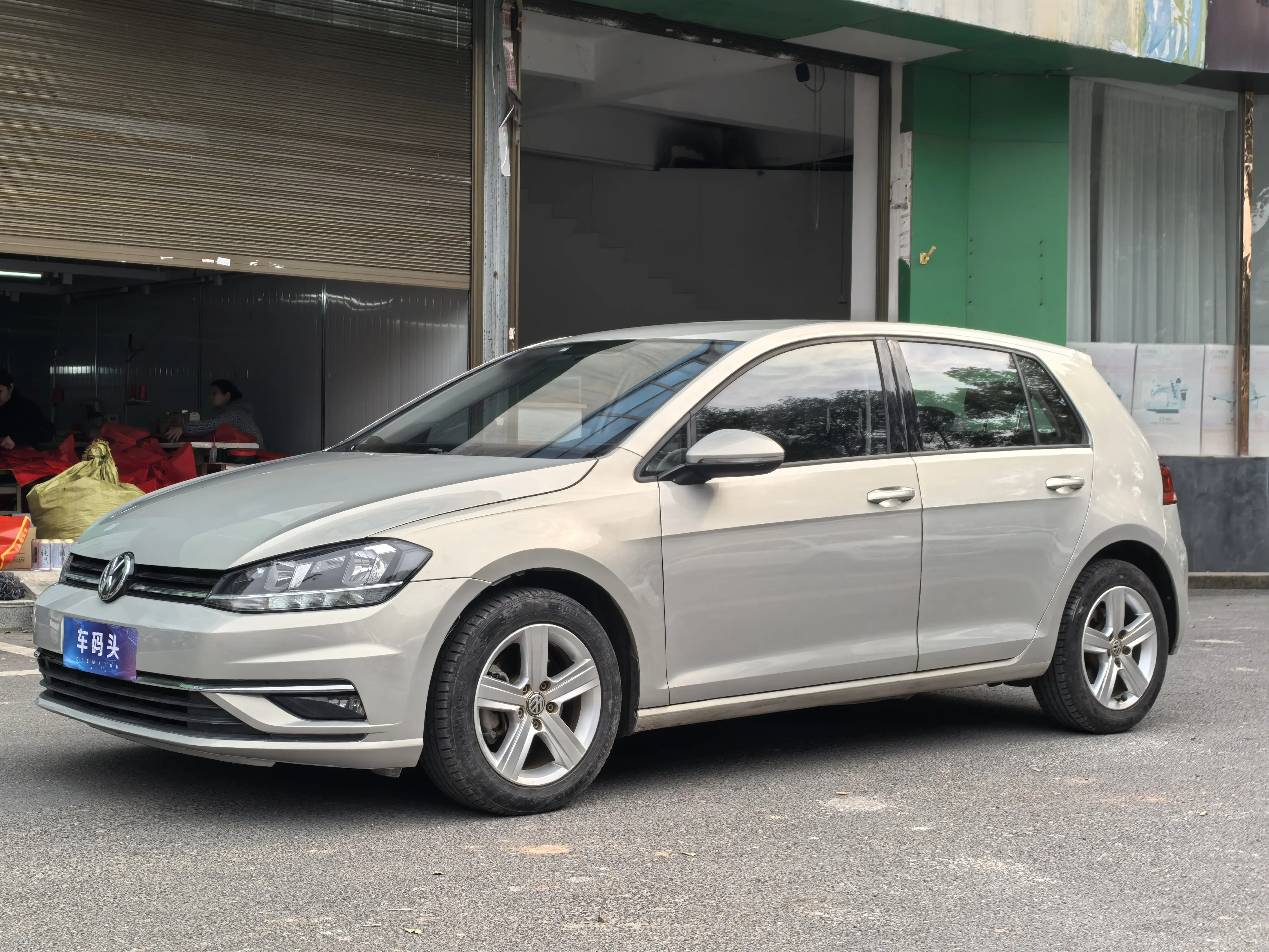 Volkswagen Golf  из Китая