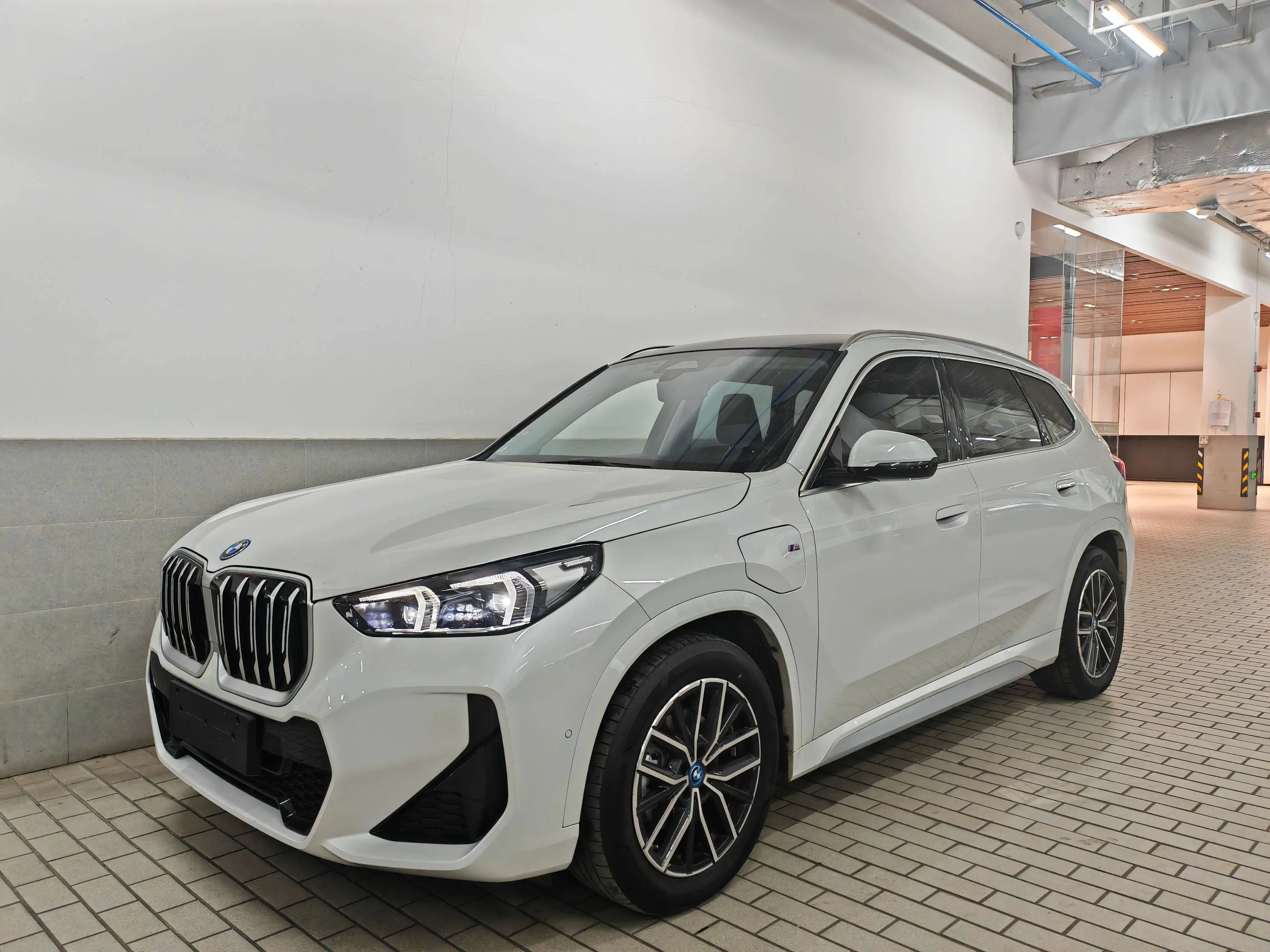 BMW iX1  из Китая