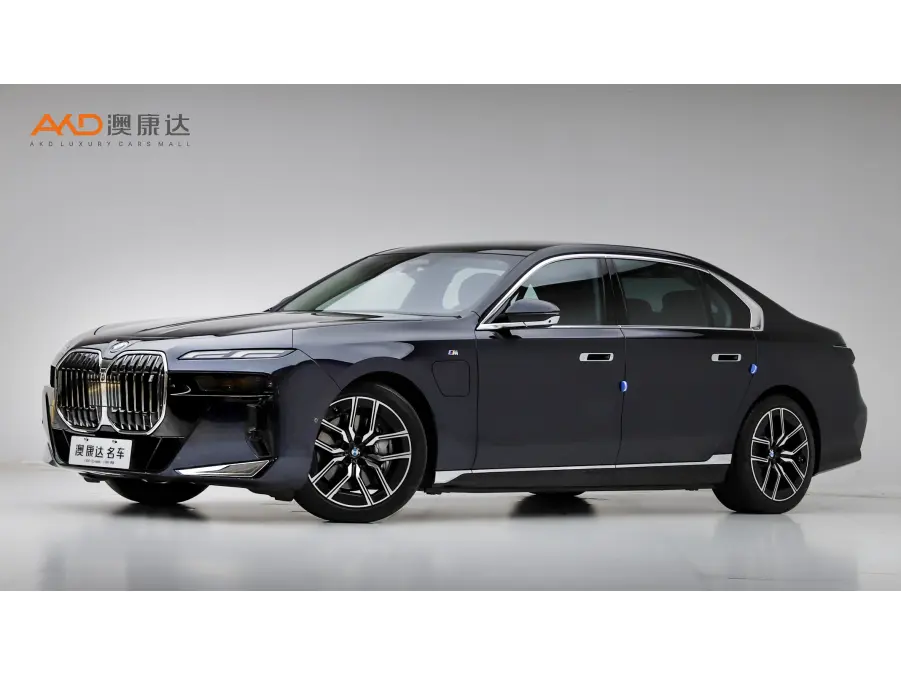 BMW i7