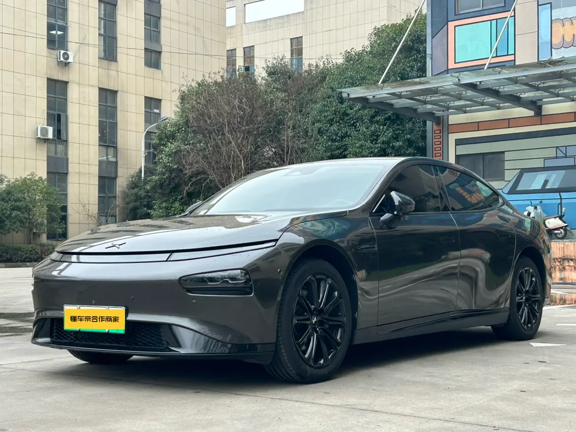 Xpeng P7  из Китая