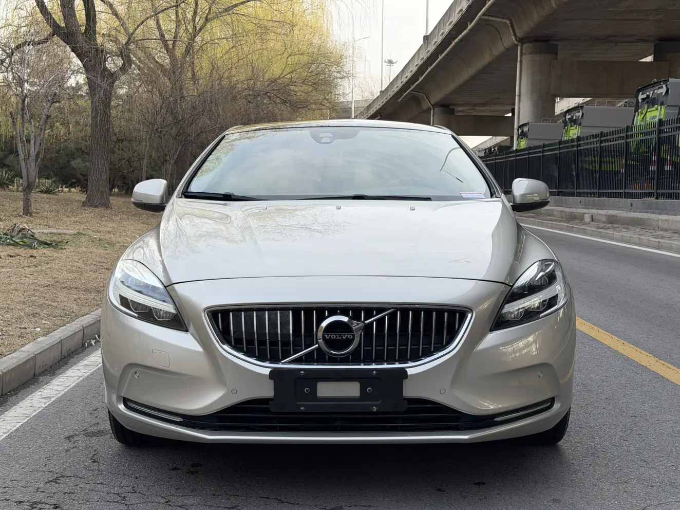 Volvo V40  из Китая