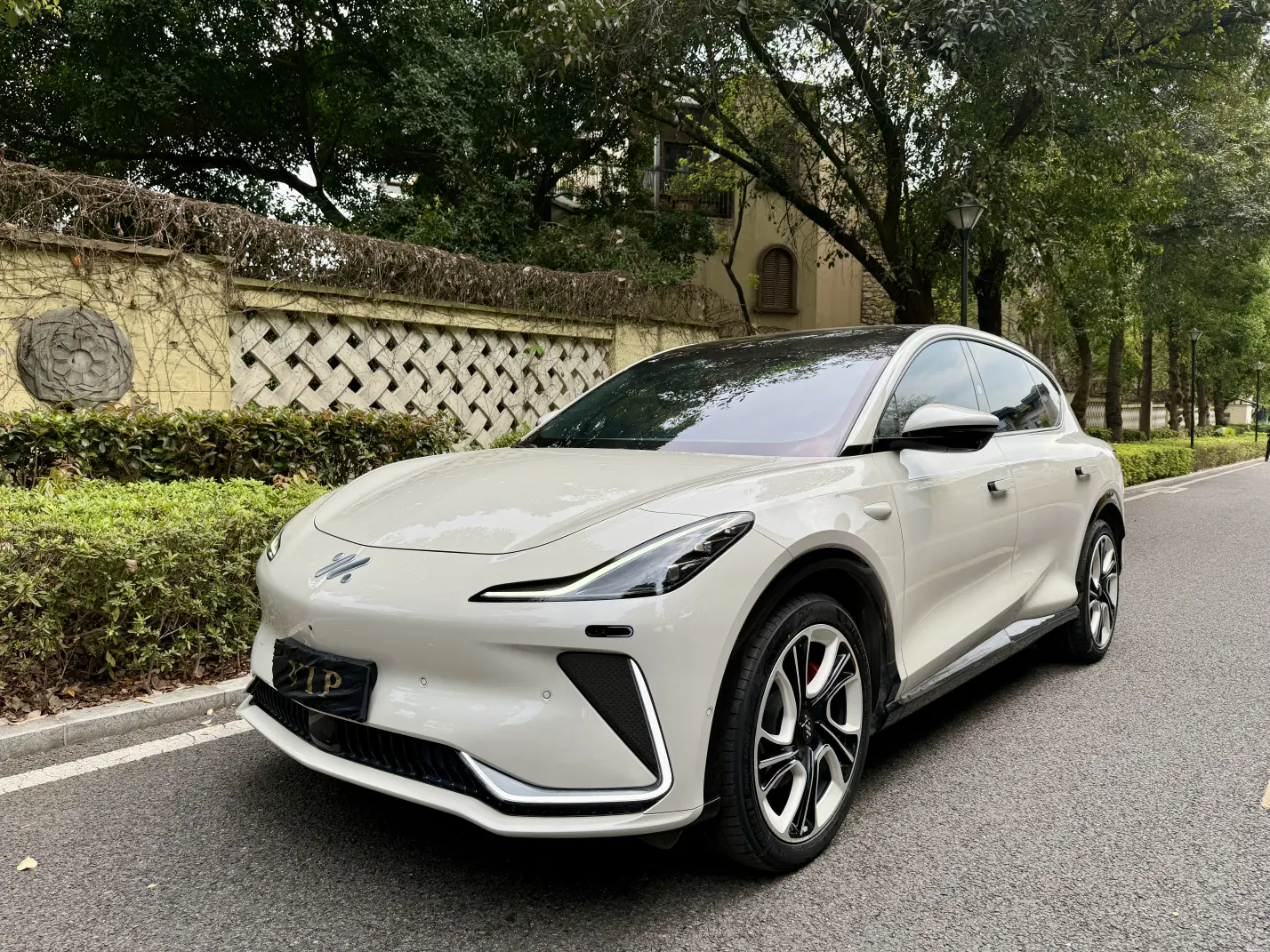 Zhiji LS7  из Китая