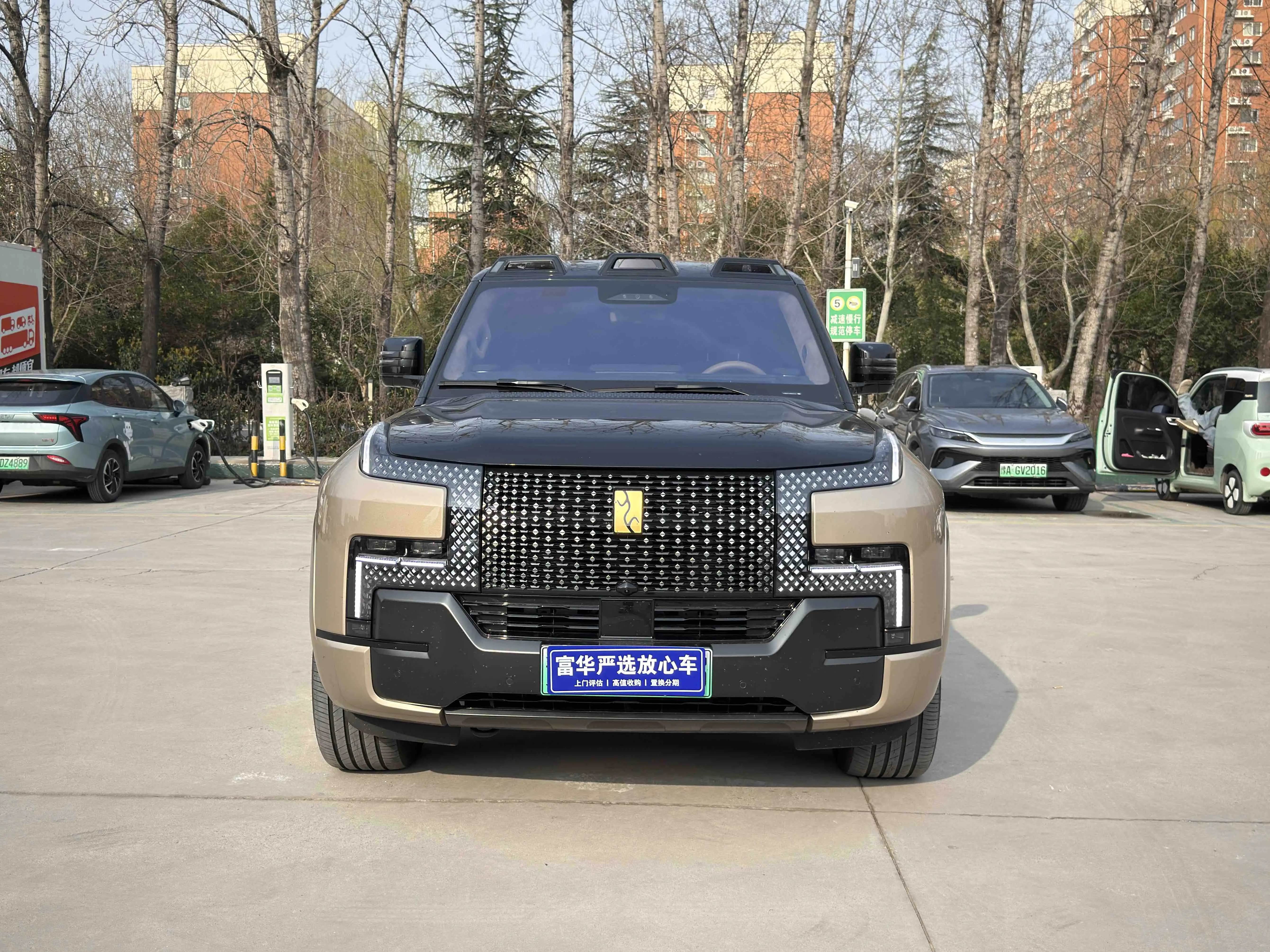 BYD Looking up at the U8L  из Китая