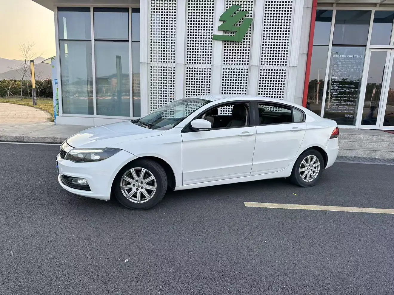 Qoros 3