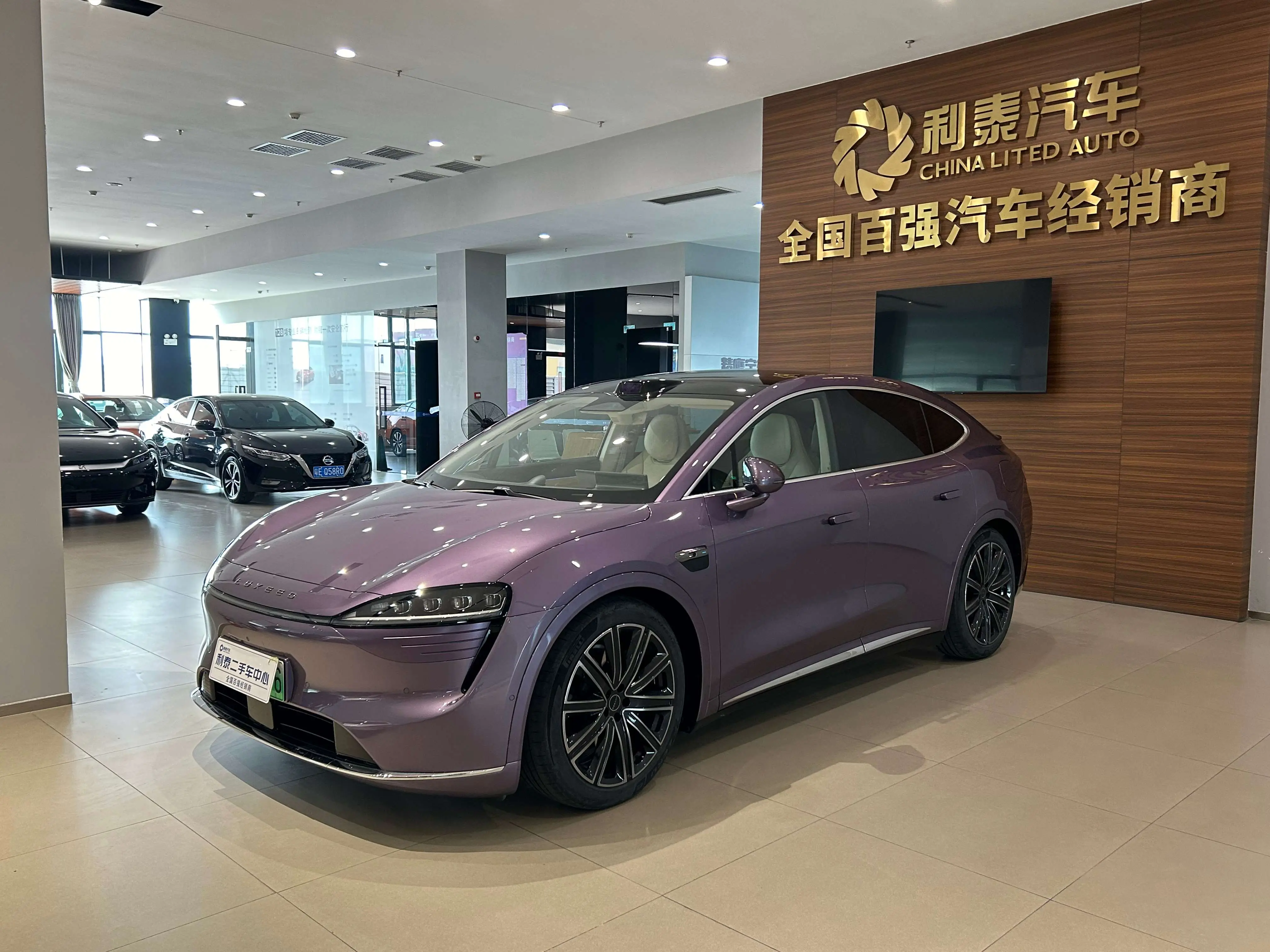 Luxeed Zhijie R7