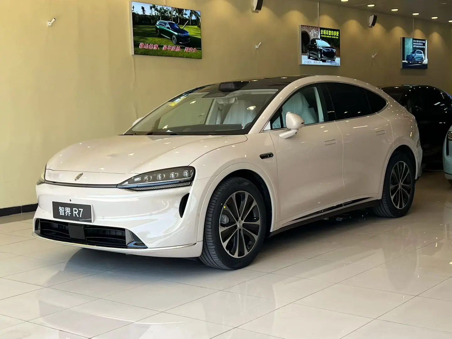 Luxeed Zhijie R7