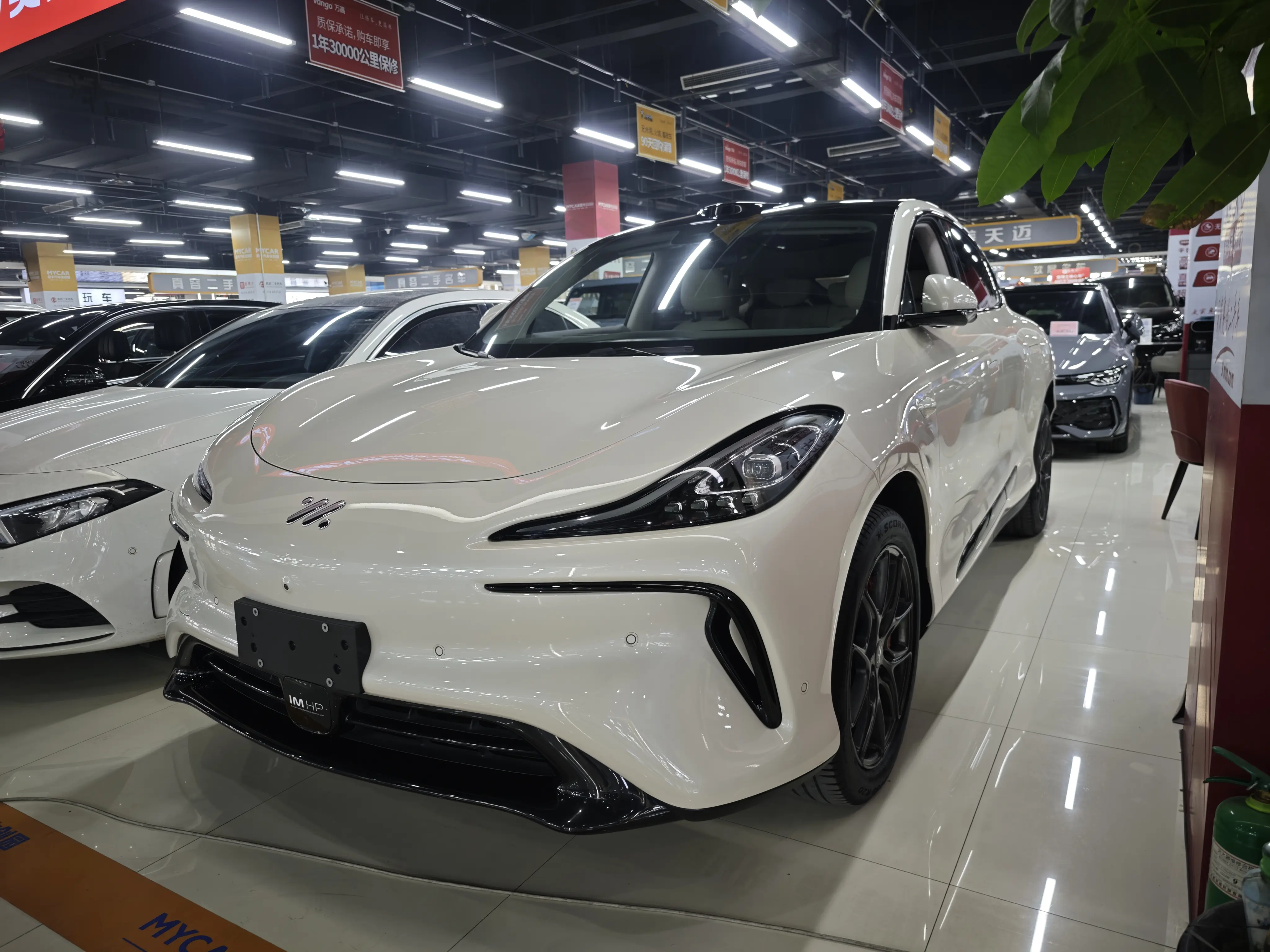 Zhiji LS6  из Китая