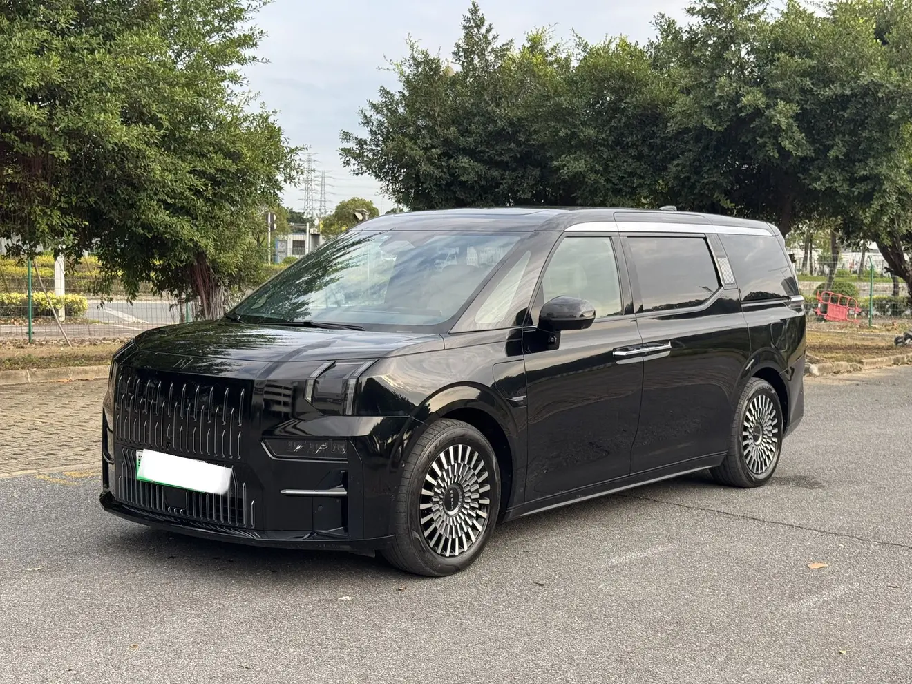 ZEEKR 009  из Китая