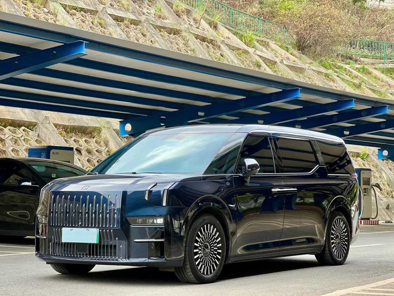 ZEEKR 009  из Китая