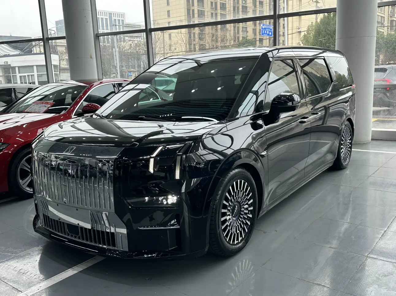 ZEEKR 009  из Китая