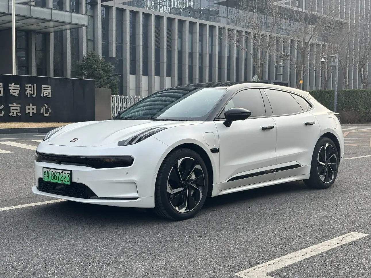 ZEEKR 001