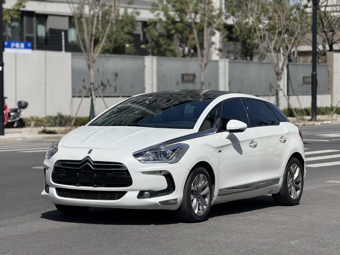 DS 5  из Китая