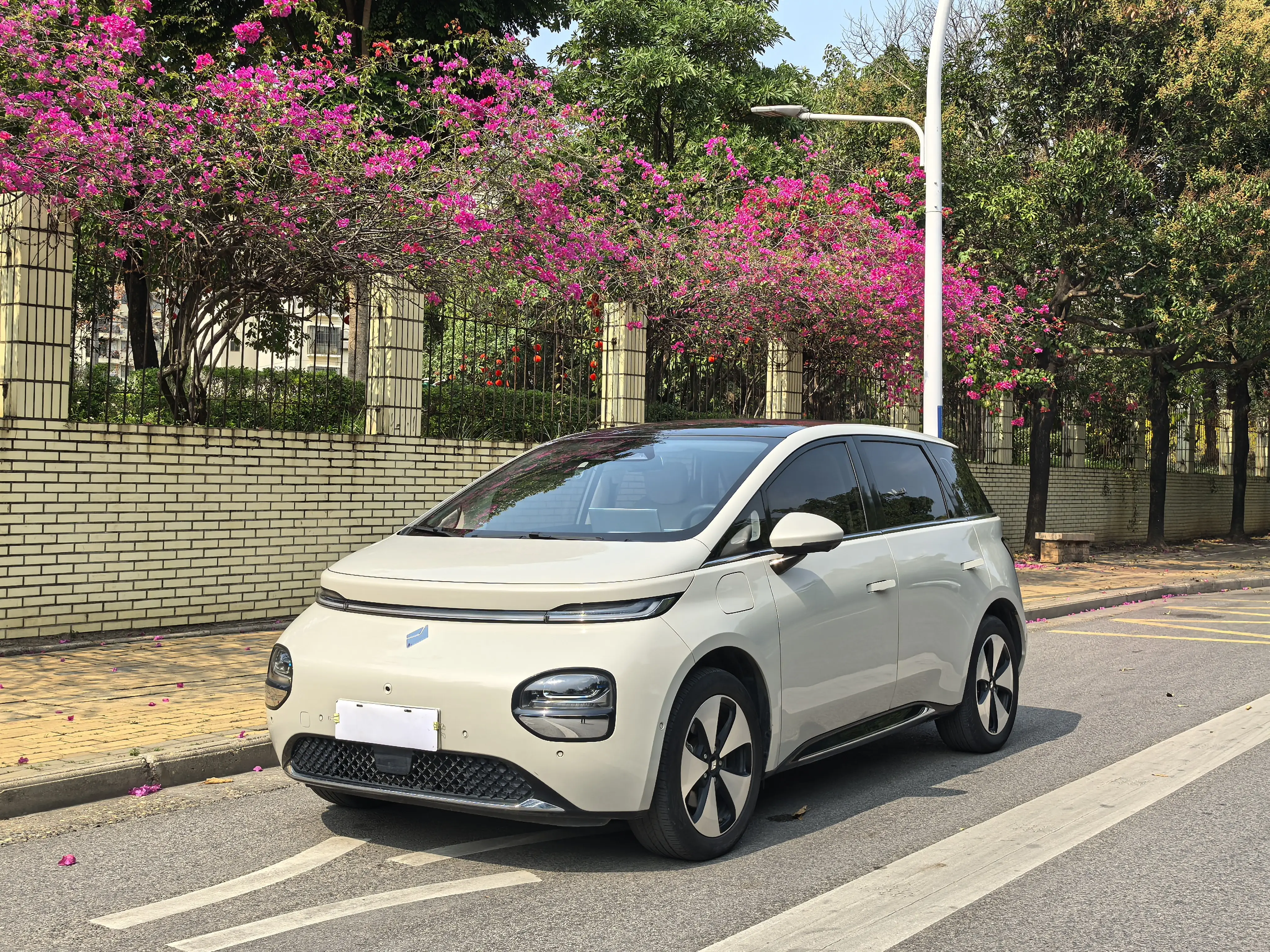 Baojun Clouds  из Китая