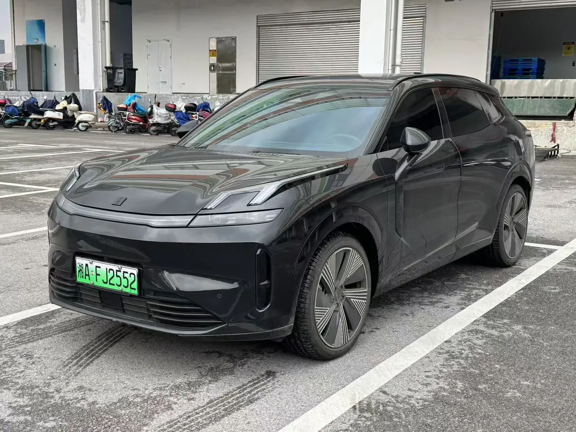 Lynk & Co 08 EM-P