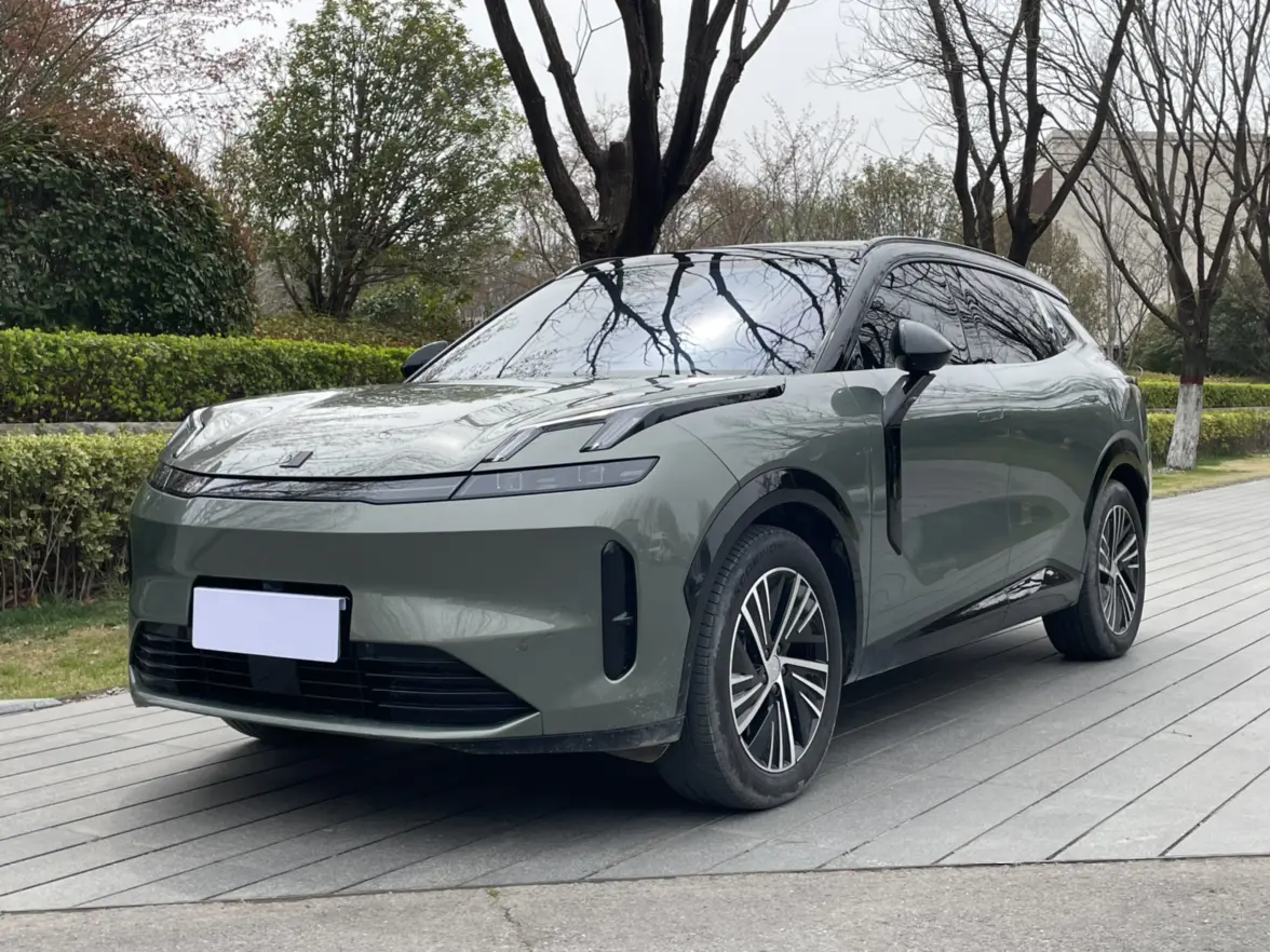 Lynk & Co 08 EM-P