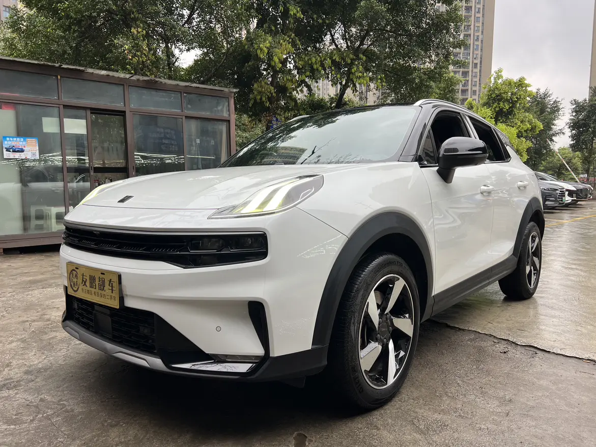 Lynk & Co 06