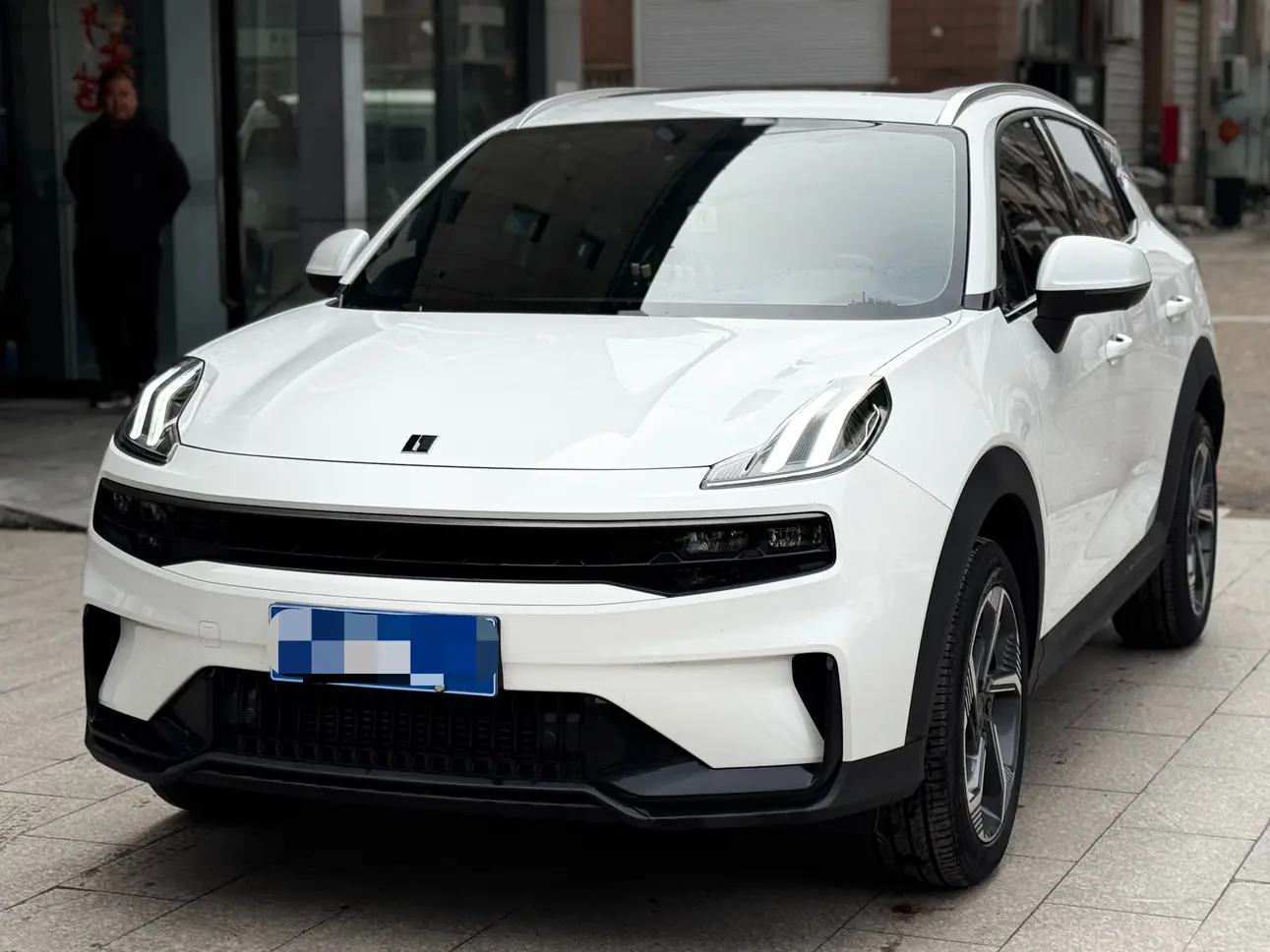 Lynk & Co 06