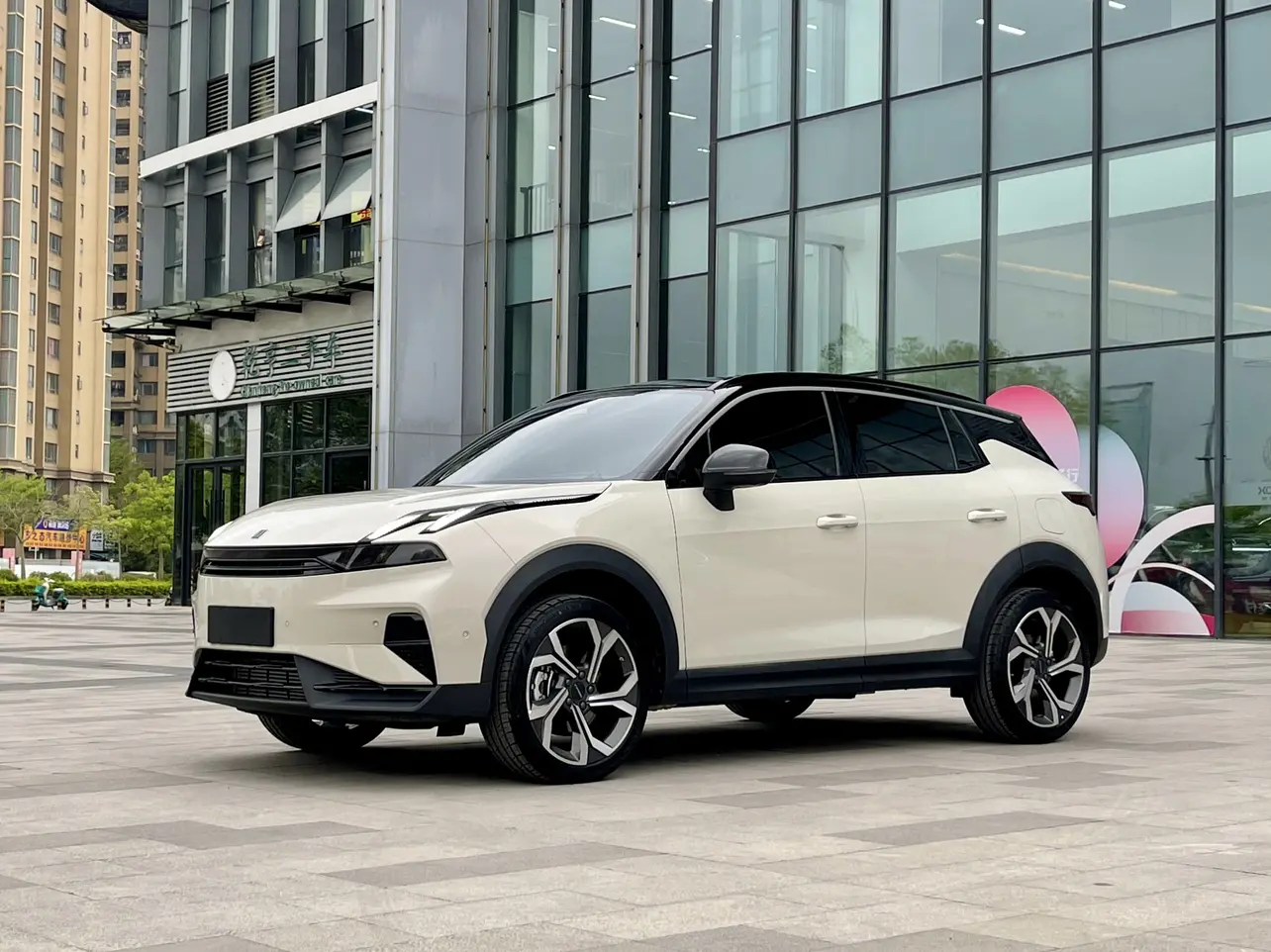 Lynk & Co 06
