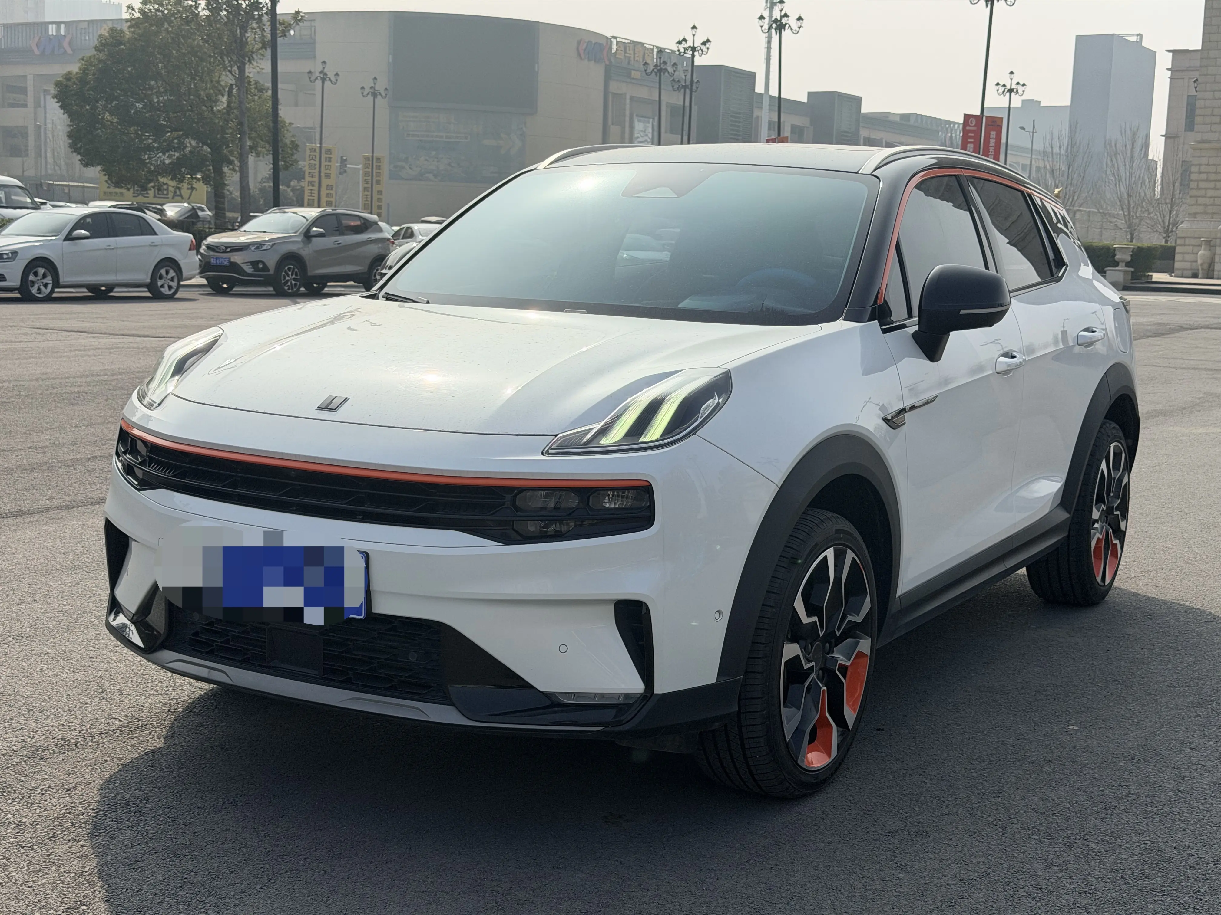 Lynk & Co 06