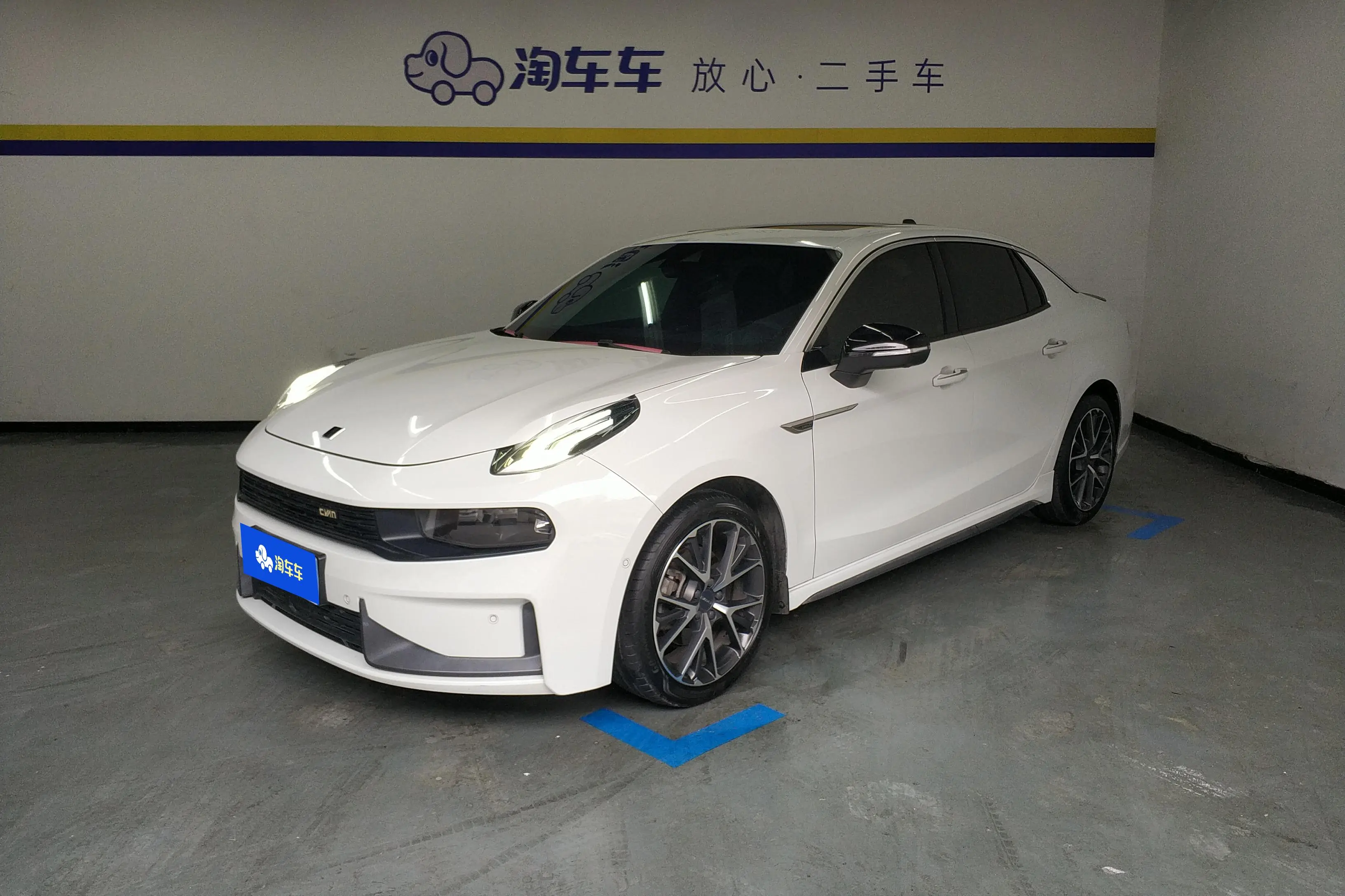 Lynk & Co 03