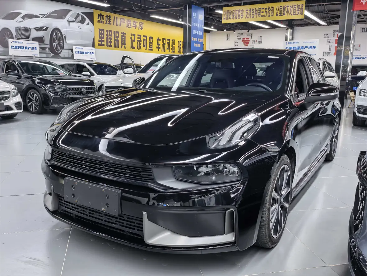 Lynk & Co 03