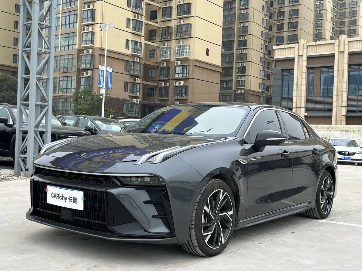Lynk & Co 03