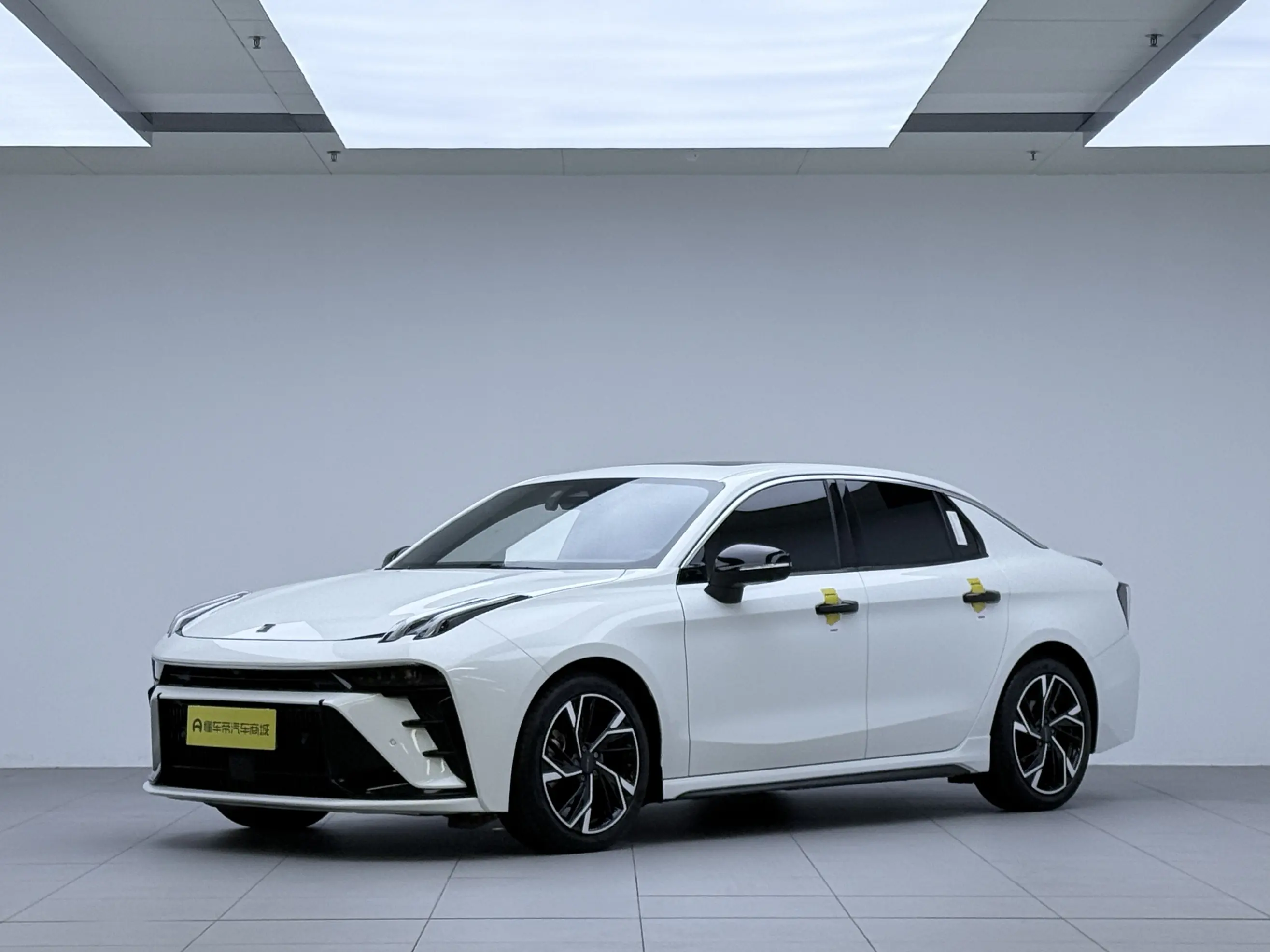 Lynk & Co 03