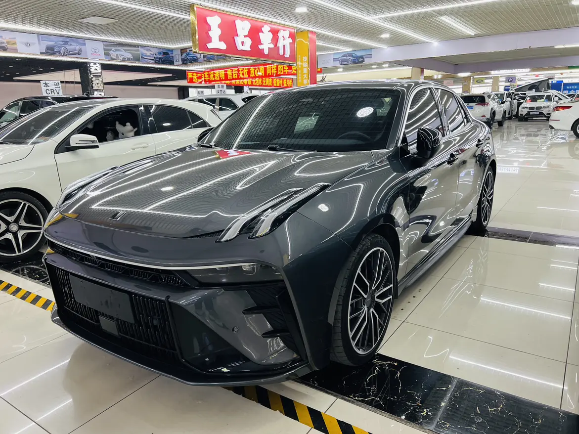 Lynk & Co 03