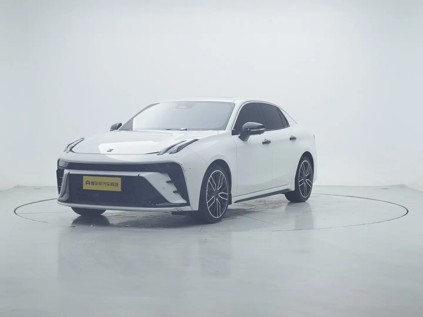 Lynk & Co 03