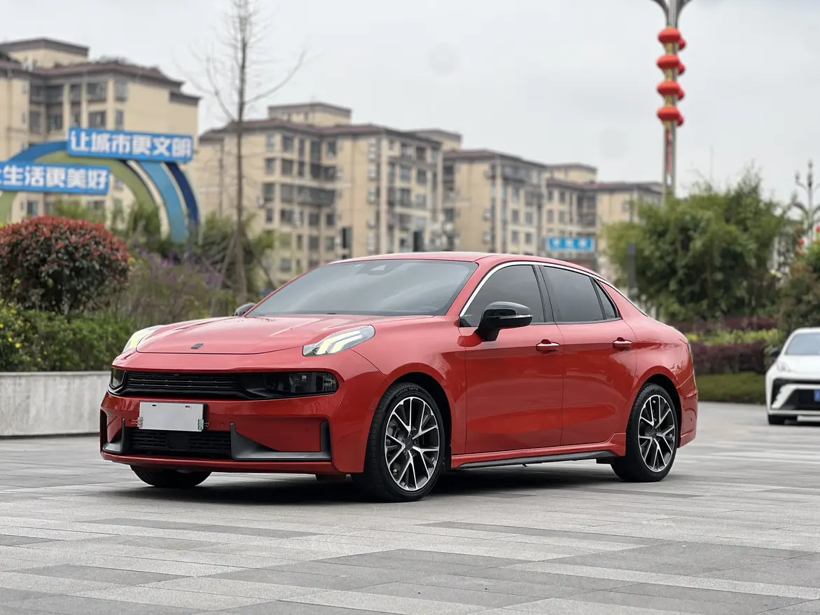 Lynk & Co 03