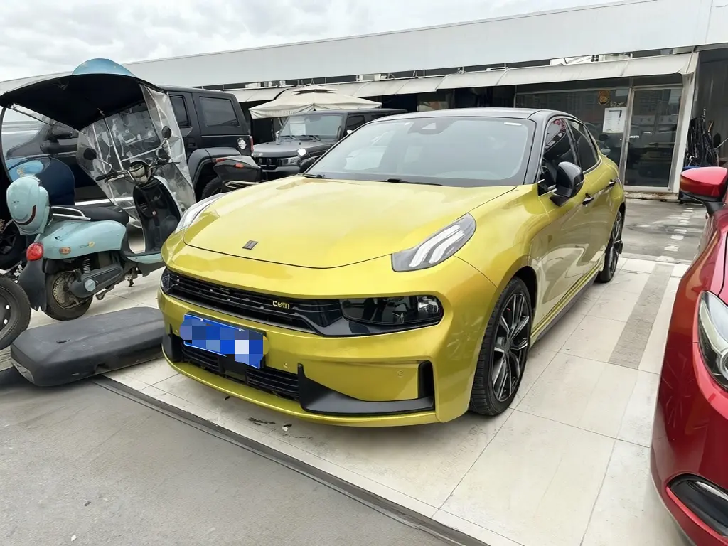 Lynk & Co 03