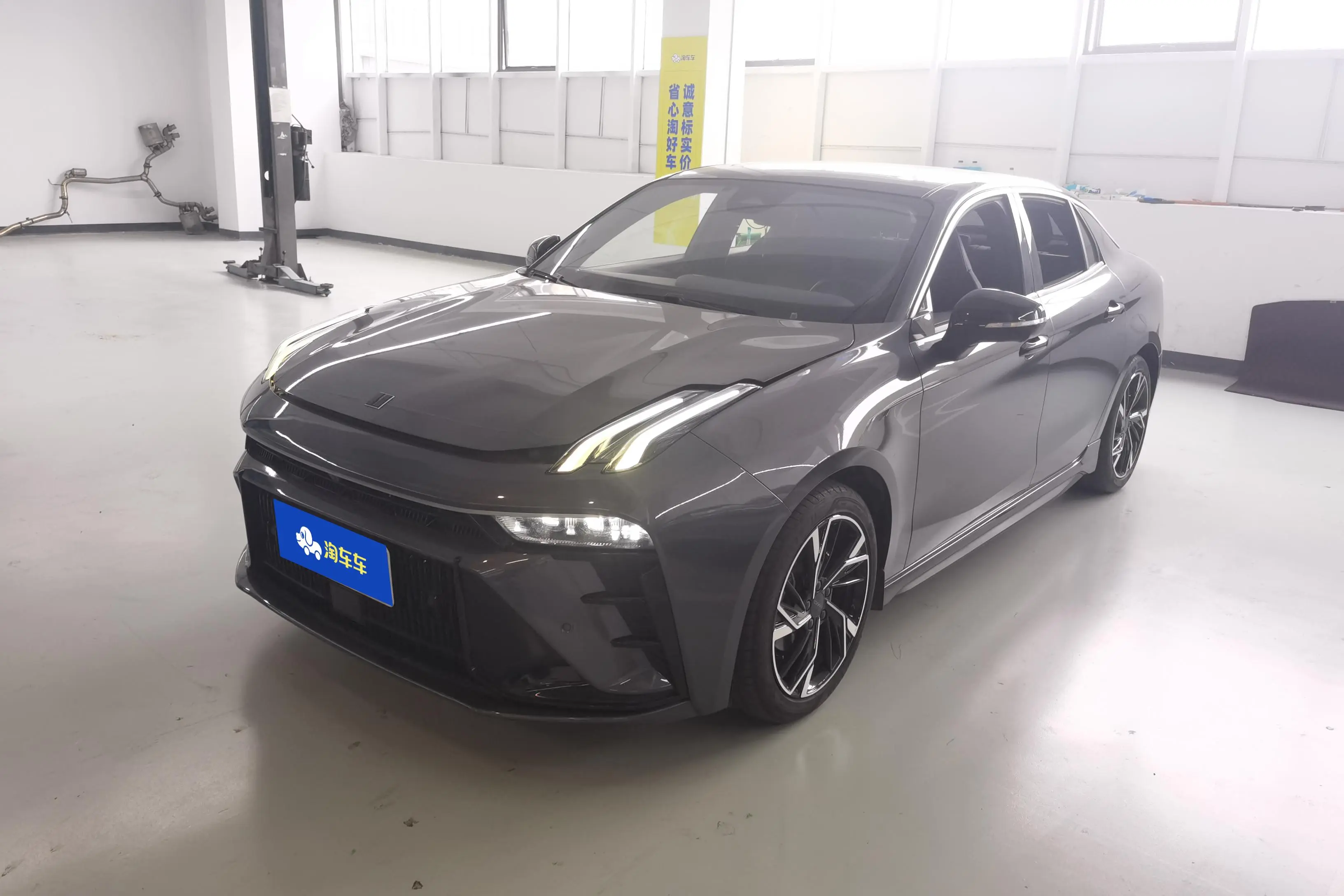 Lynk & Co 03
