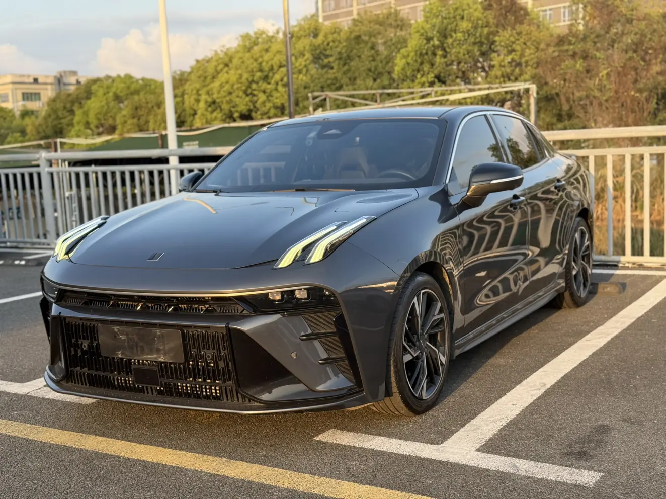 Lynk & Co 03