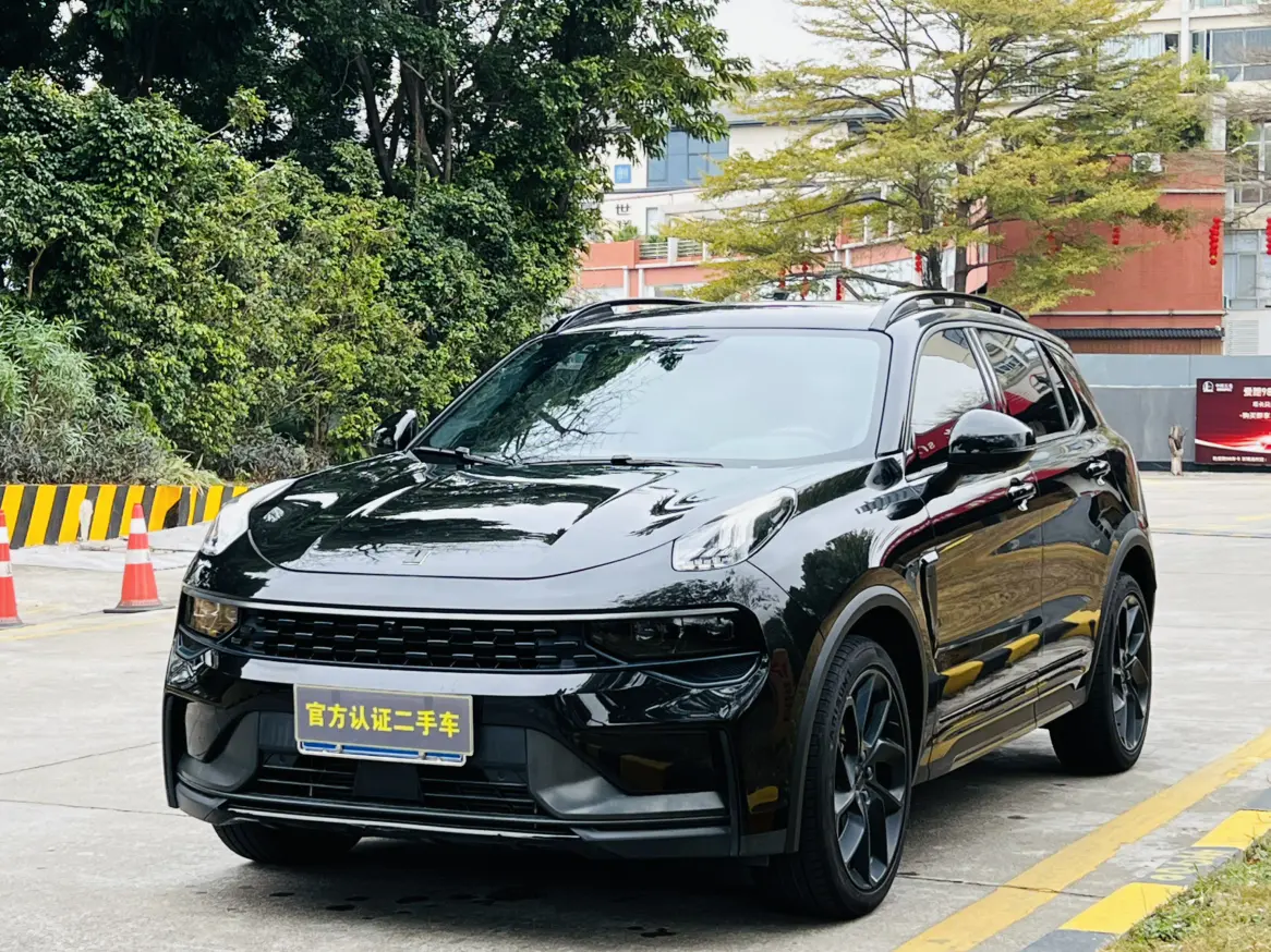 Lynk & Co 01