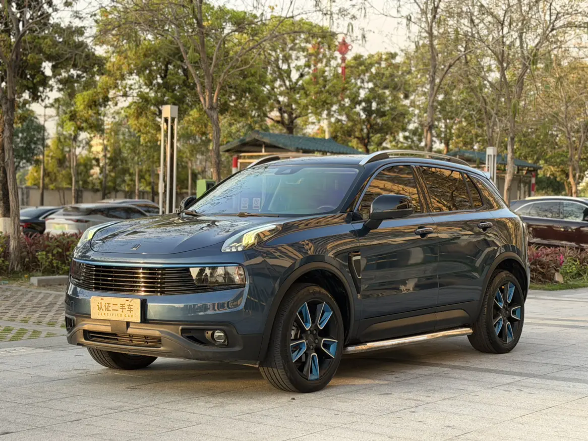 Lynk & Co 01