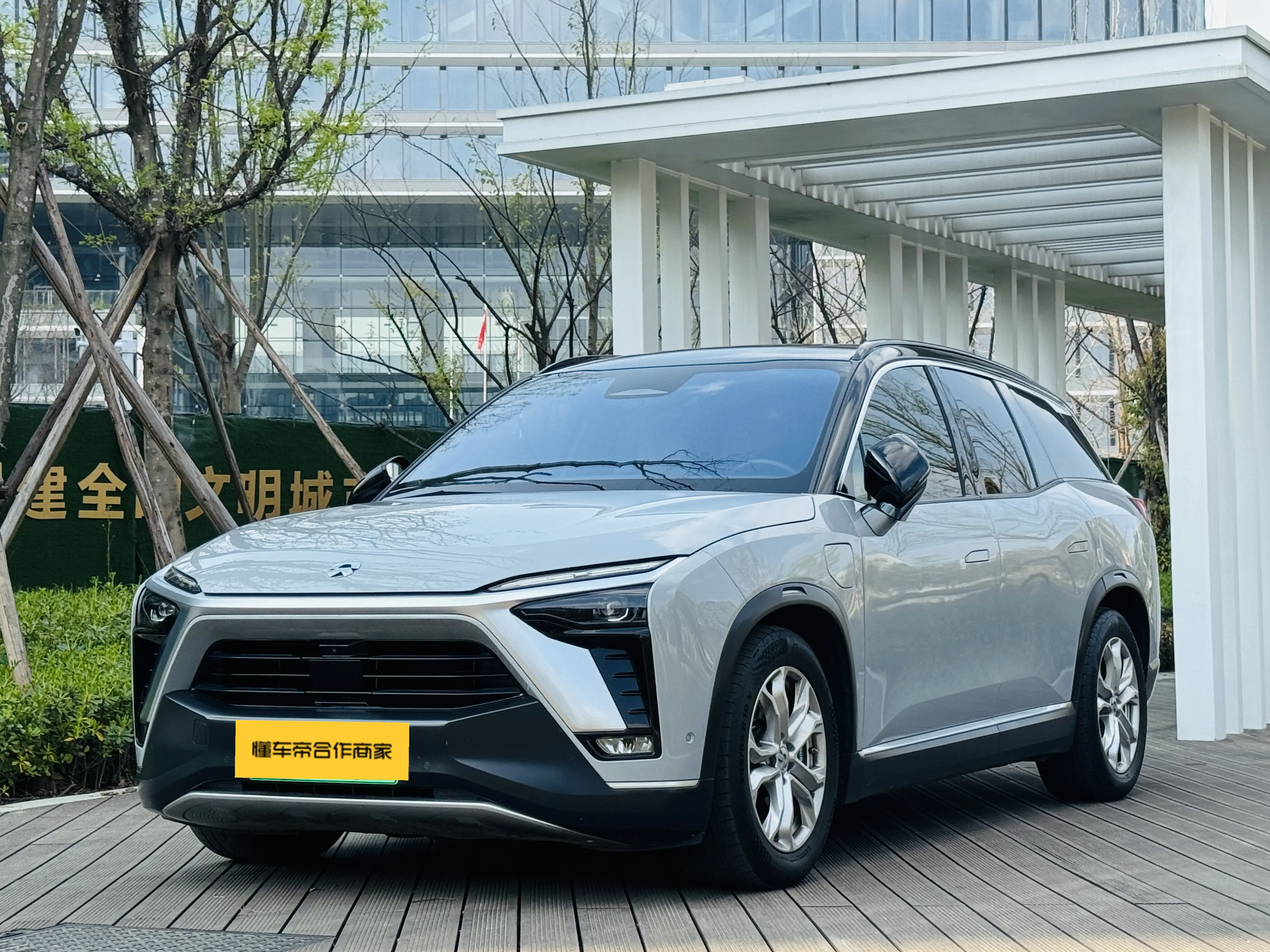 NIO ES8