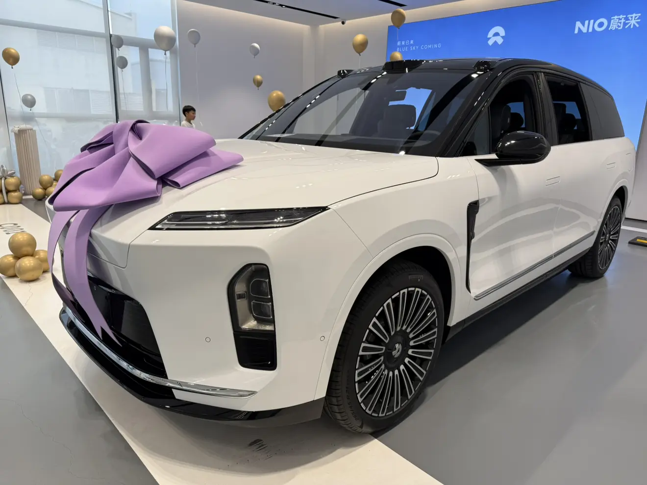 NIO ES8