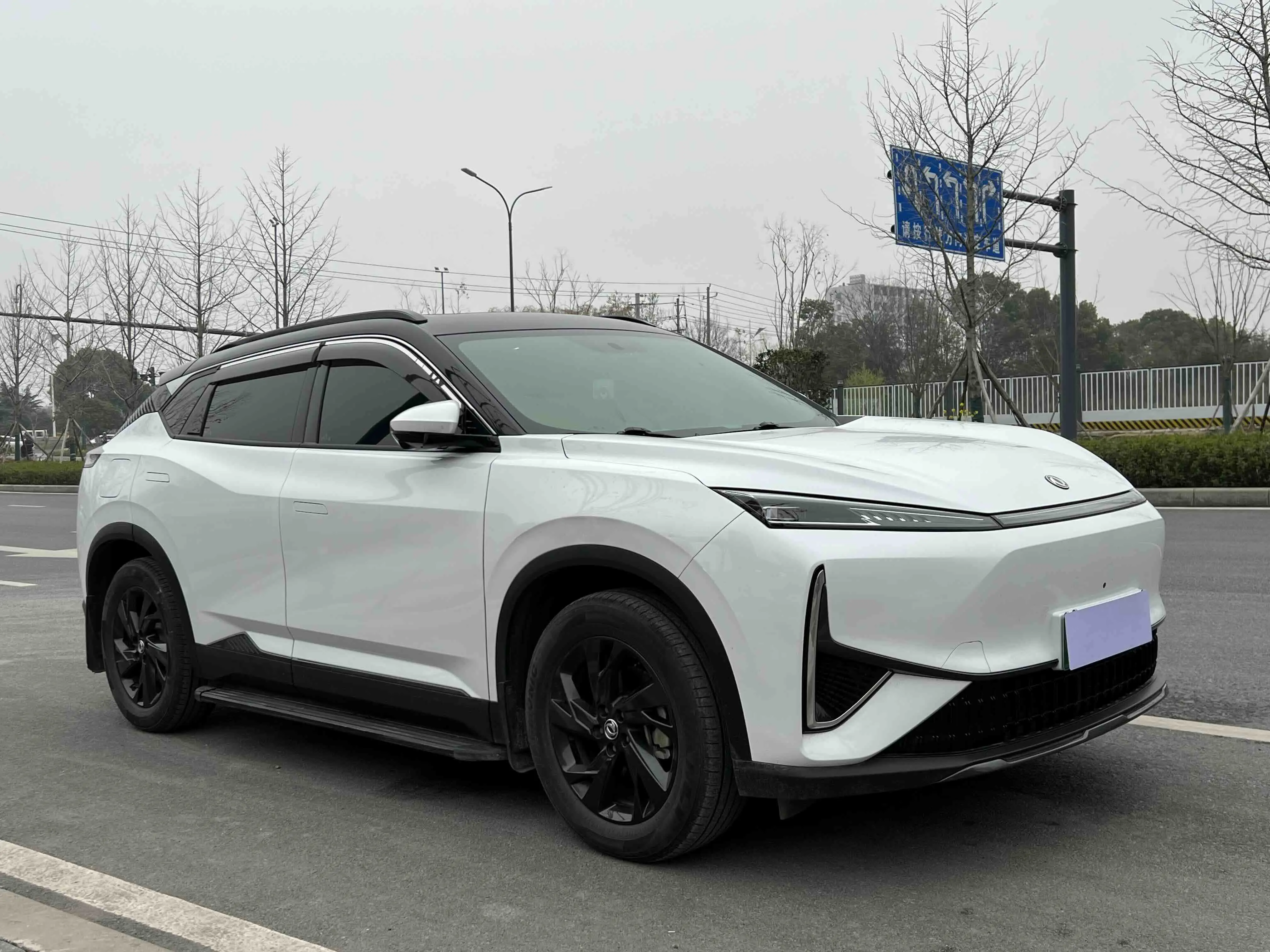 Dongfeng Fengshen L7 EV  из Китая