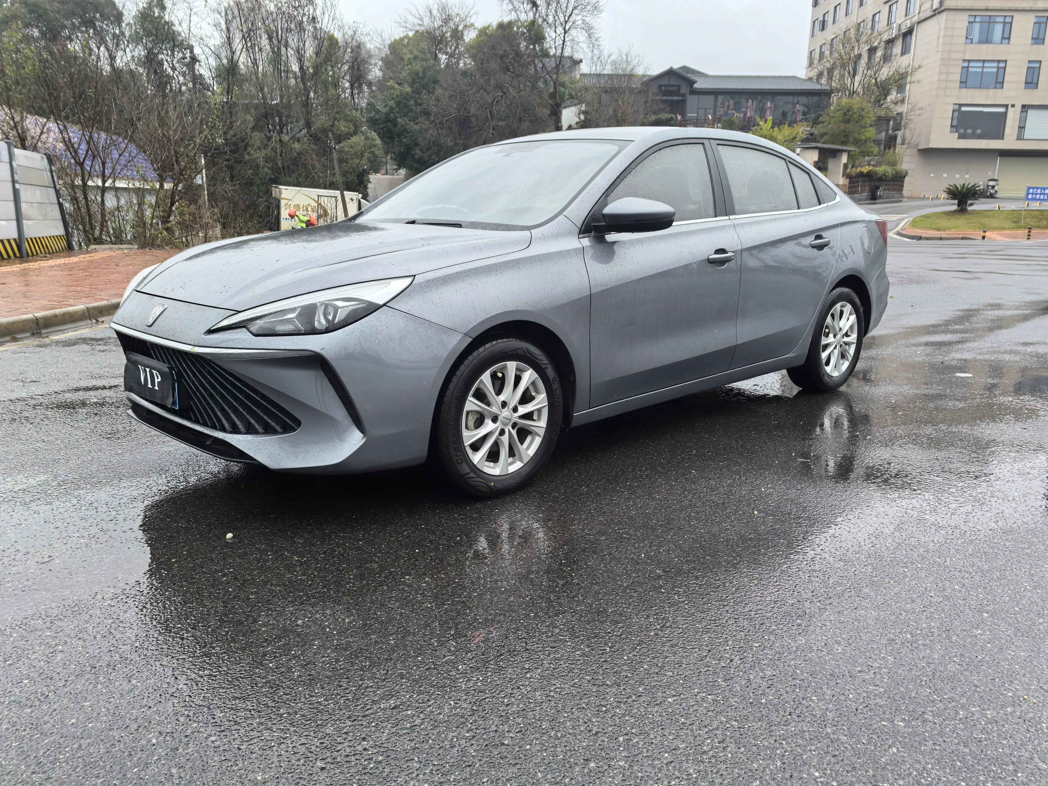 Roewe i5