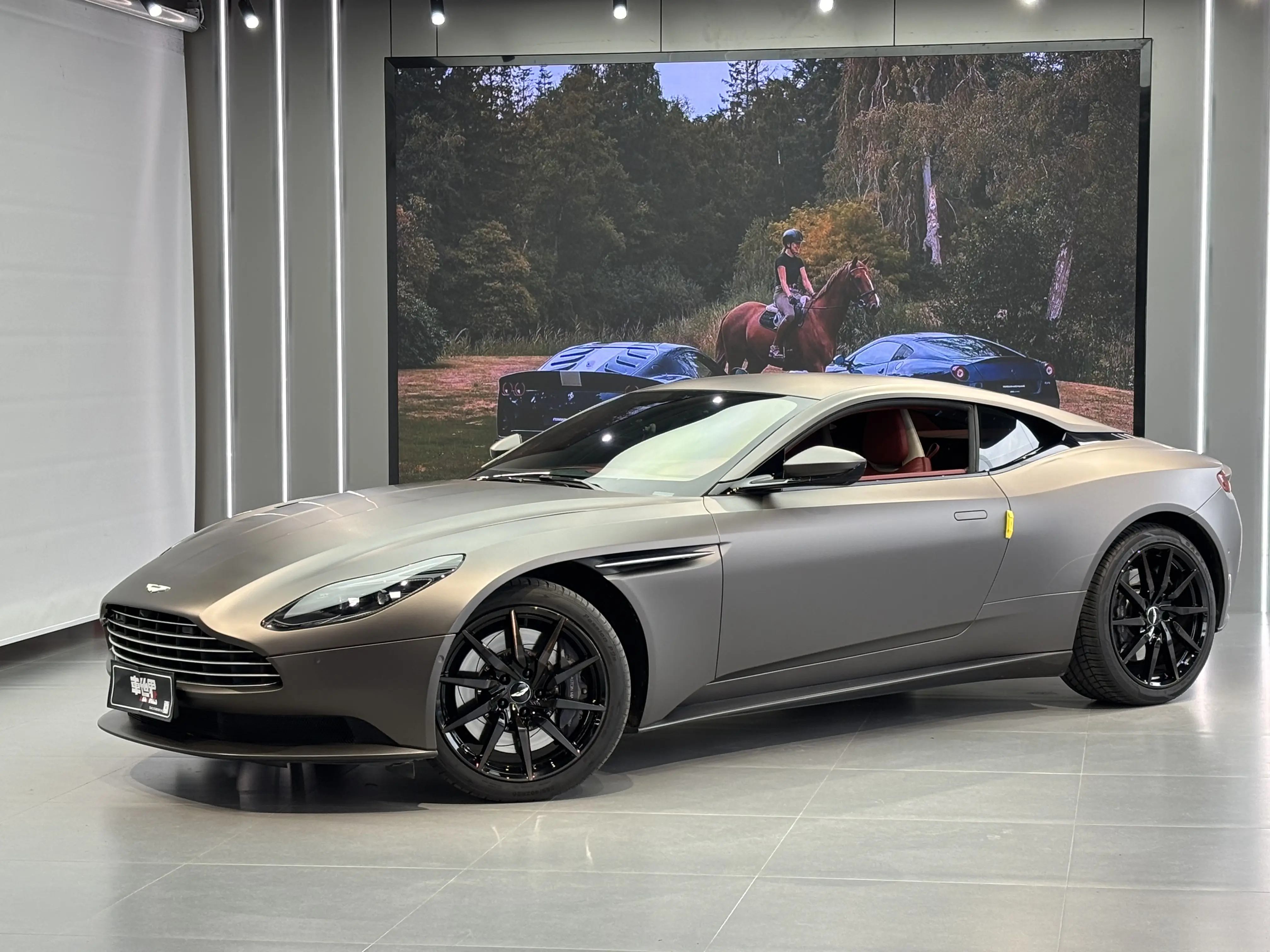 Aston Martin DB11
