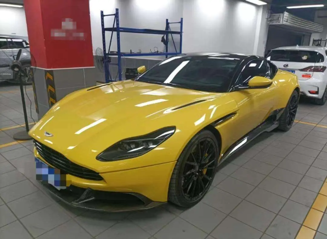 Aston Martin DB11