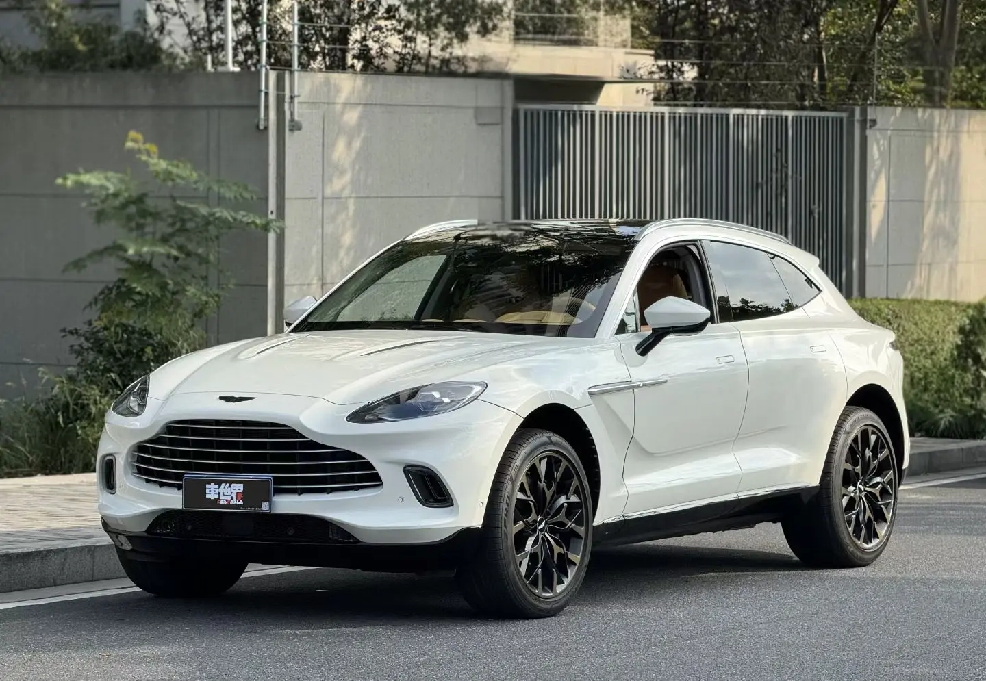 Aston Martin DBX
