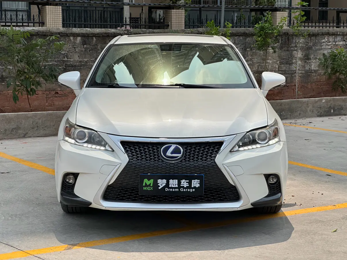 Lexus CT  из Китая