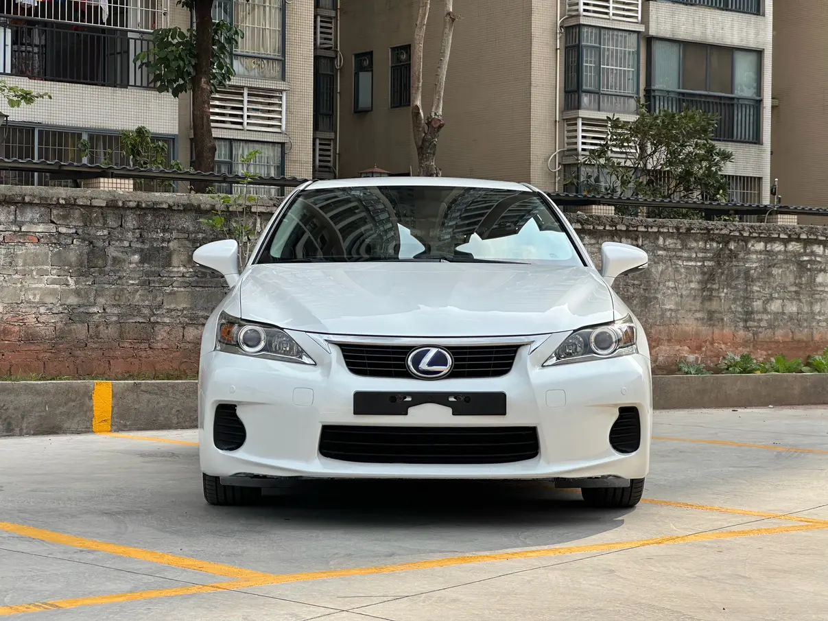 Lexus CT  из Китая